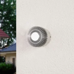Lucande Væglamper > Aluminiumsfarvet udendørsvæglampe Lennias med LED