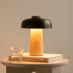 Audo Copenhagen Dekorationsbelysning > Audo bordlampe, sand/bronze, sten, 24,5 cm