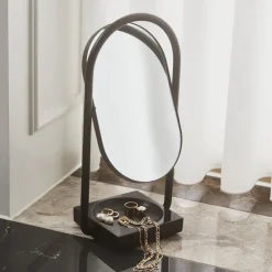 Møbel Og Interiør ^ AYTM Angui bordspejl, sort, højde 35 cm, glas, marmor