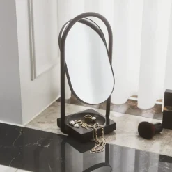 Møbel Og Interiør ^ AYTM Angui bordspejl, sort, højde 35 cm, glas, marmor