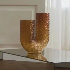 Møbel Og Interiør ^ AYTM Arura-vase, ravfarvet, højde 40 cm, bredde 34 cm, glas