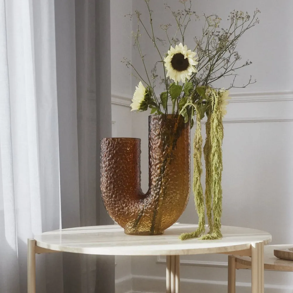 Møbel Og Interiør ^ AYTM Arura-vase, ravfarvet, højde 40 cm, bredde 34 cm, glas