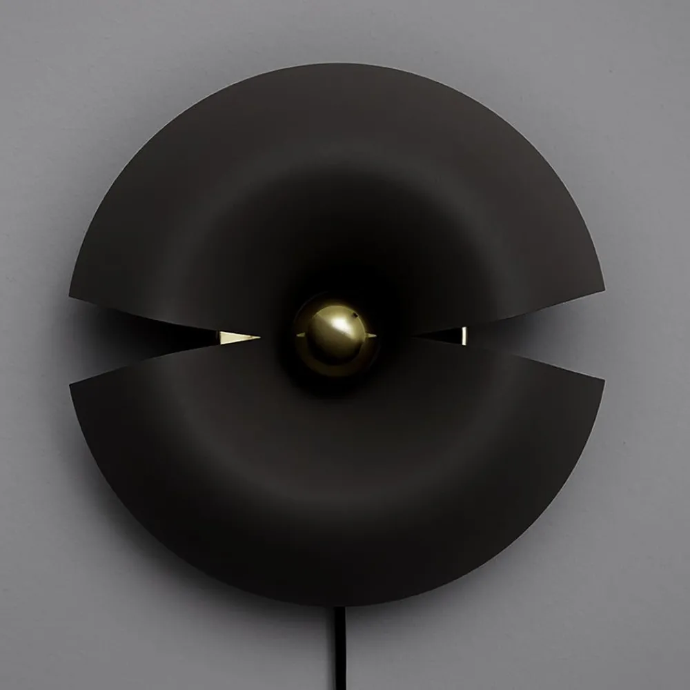 Væglamper ^ AYTM Cycnus væglampe, sort, Ø 30 cm, stik, aluminium, E27