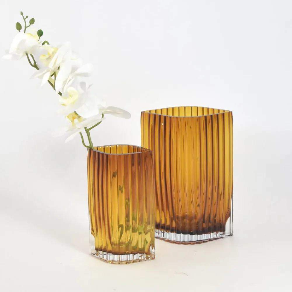 AYTM Møbel Og Interiør > Folium-vase, højde 20 cm, ravfarvet, glas