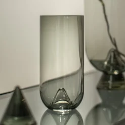 Møbel Og Interiør ^ AYTM Glacies-vase, røgfarvet grå, højde 29 cm, glas, mundblæst