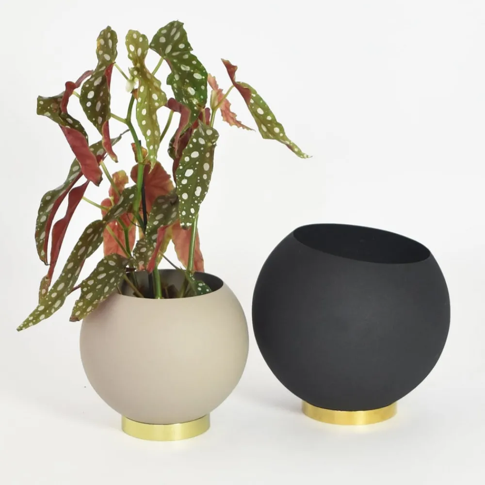 AYTM Møbel Og Interiør > Globe urtepotte, Ø 21 cm, sort, aluminium, stål