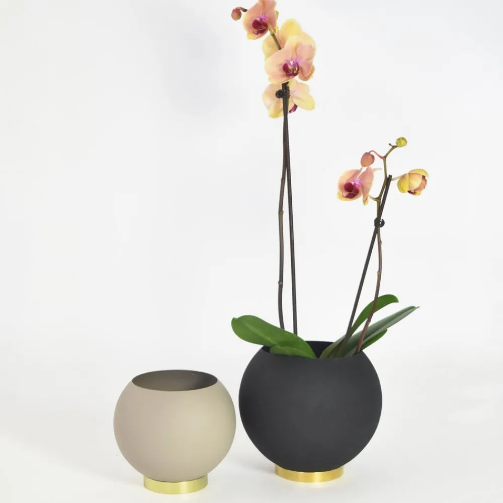 AYTM Møbel Og Interiør > Globe urtepotte, Ø 21 cm, sort, aluminium, stål