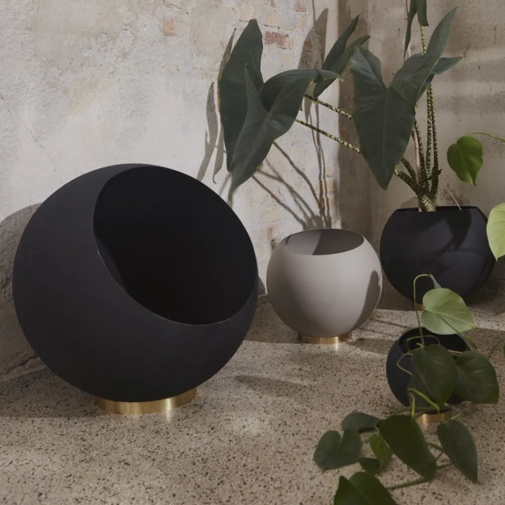 AYTM Møbel Og Interiør > Globe urtepotte, Ø 60 cm, sort, aluminium, stål