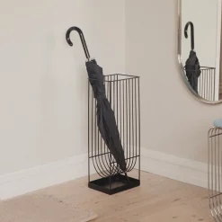 Møbel Og Interiør ^ AYTM -paraplystander Curva, sort, højde 56 cm, stål