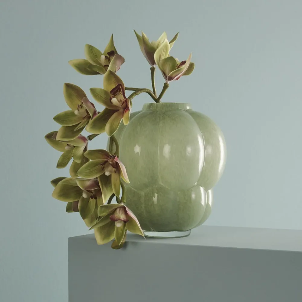 AYTM Møbel Og Interiør > Uva-vase, glas, grøn, Ø 26 cm, højde 28 cm, mundblæst