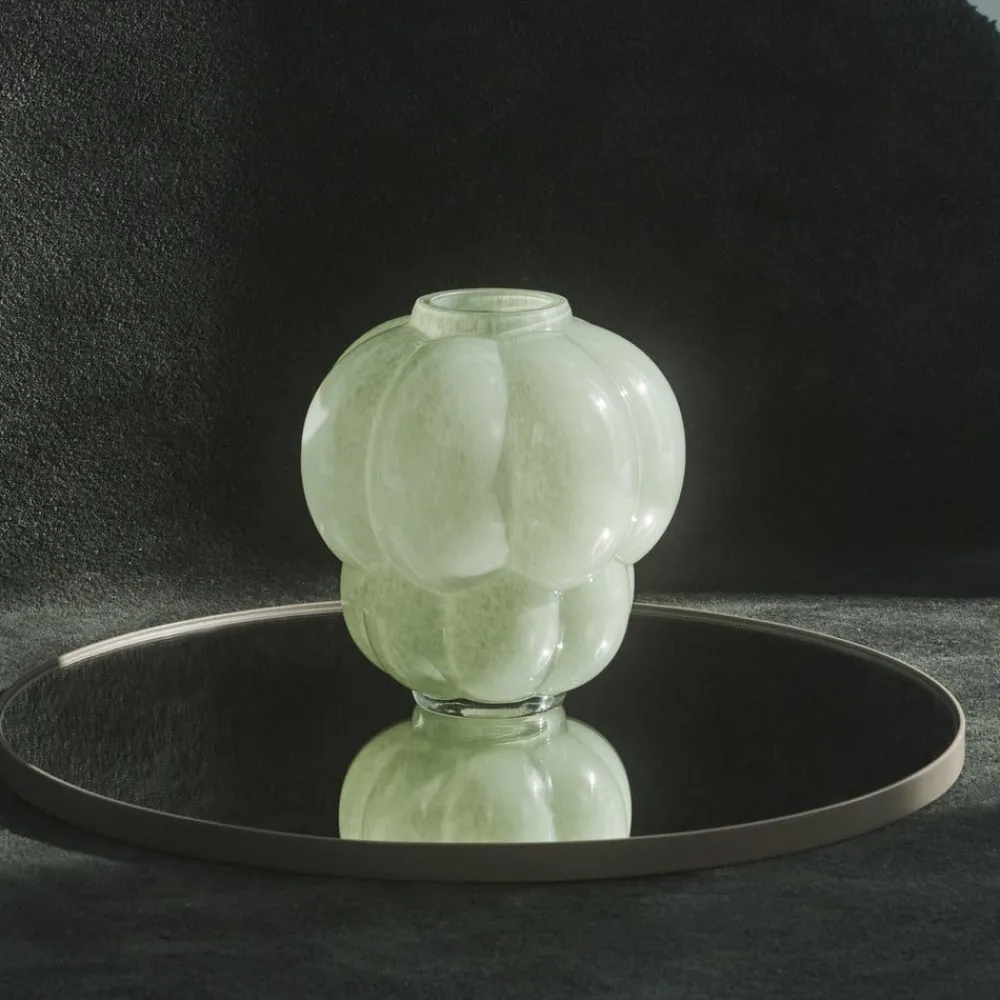AYTM Møbel Og Interiør > Uva-vase, glas, grøn, Ø 26 cm, højde 28 cm, mundblæst