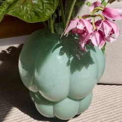 AYTM Møbel Og Interiør > Uva-vase, glas, grøn, Ø 26 cm, højde 28 cm, mundblæst