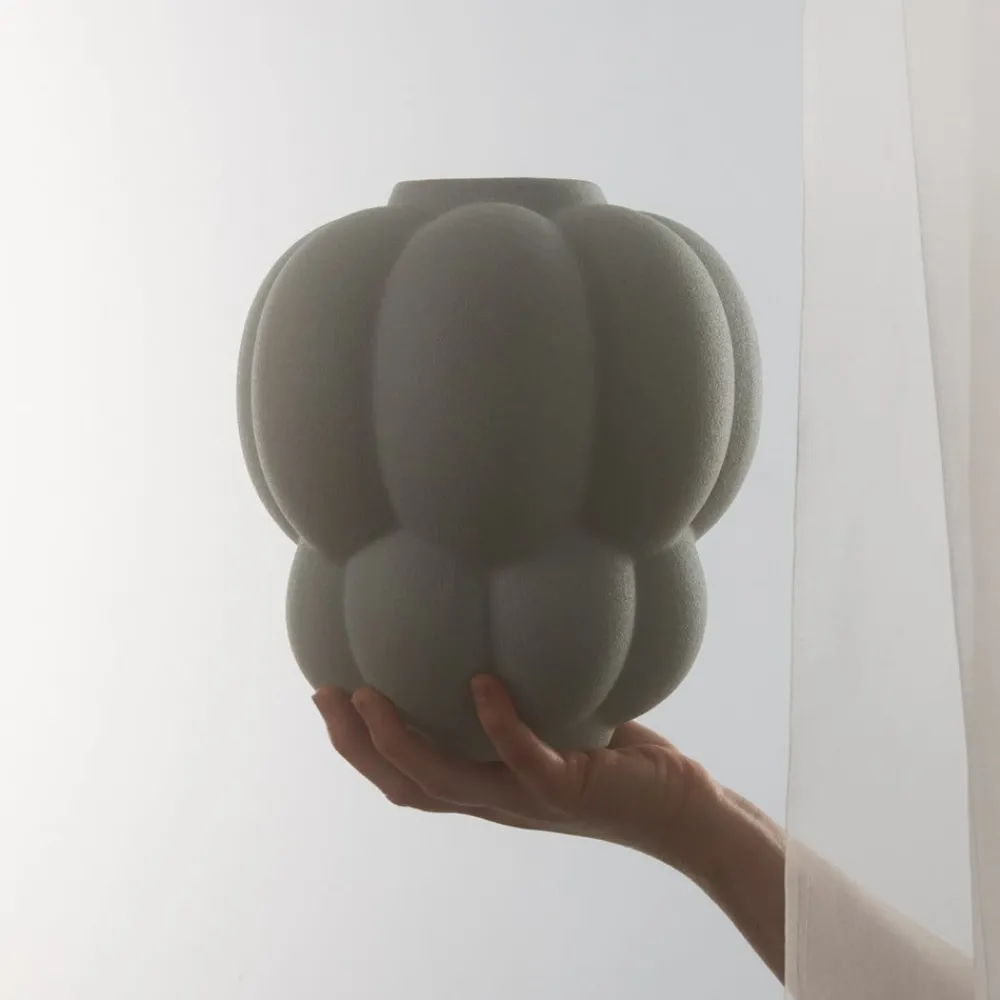Møbel Og Interiør ^ AYTM Uva-vase, keramik, grøn, Ø 26 cm, drueform