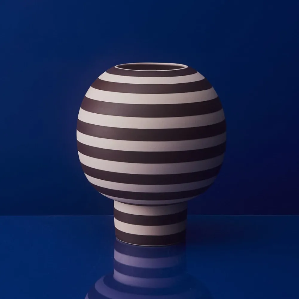 AYTM Møbel Og Interiør > Varia-vase, rød, Ø 18 cm, højde 21 cm, keramik