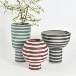AYTM Møbel Og Interiør > Varia-vase, rød, Ø 18 cm, højde 21 cm, keramik