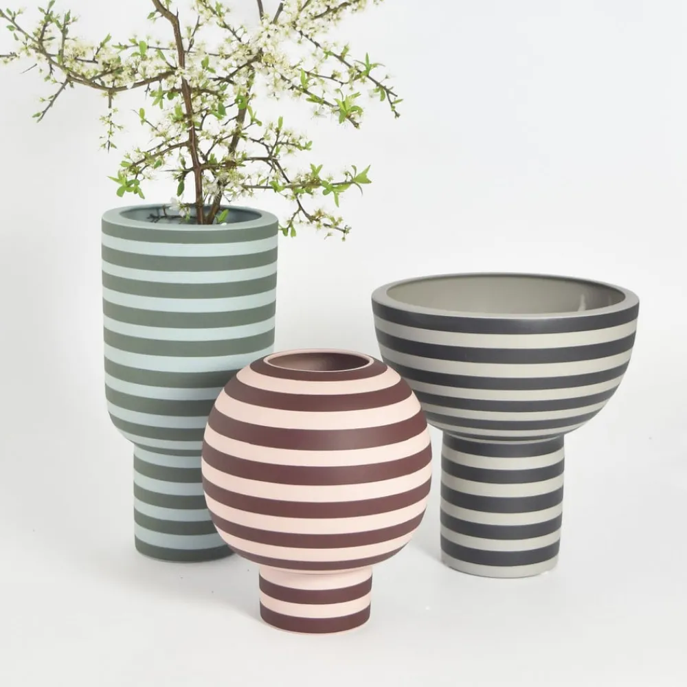 AYTM Møbel Og Interiør > Varia-vase, rød, Ø 18 cm, højde 21 cm, keramik