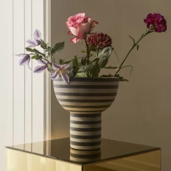 AYTM Møbel Og Interiør > Varia vase, sort, Ø 23 cm, højde 24 cm, keramik