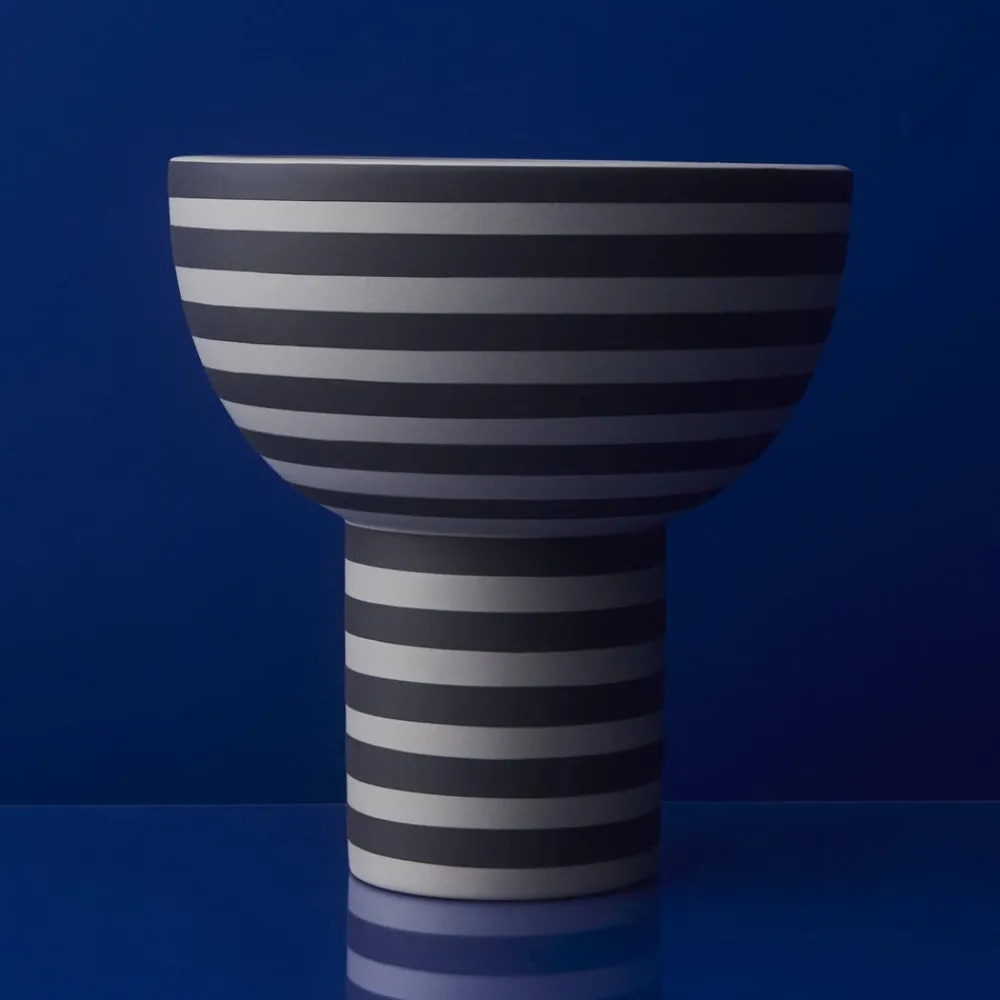 AYTM Møbel Og Interiør > Varia vase, sort, Ø 23 cm, højde 24 cm, keramik
