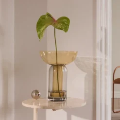 Møbel Og Interiør ^ AYTM Vase Torus, ravfarvet, Ø 25 cm, højde 33 cm, glas
