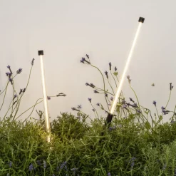 FARO BARCELONA Udendørs Spot > Bambou 1068 LED lampe med jordspyd, sort, aluminium/glas, højde 80 cm