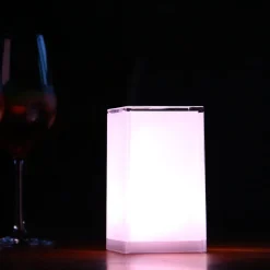 Smart&Green Dekorationsbelysning|Bordlamper > Bærbar bordlampe Cub, app-kontrollerbar, RGBW