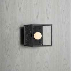 Dæmpbar Led-Pære ^ Buster + Punch LED-pære E27 5W opal 2.700K dæmpbar