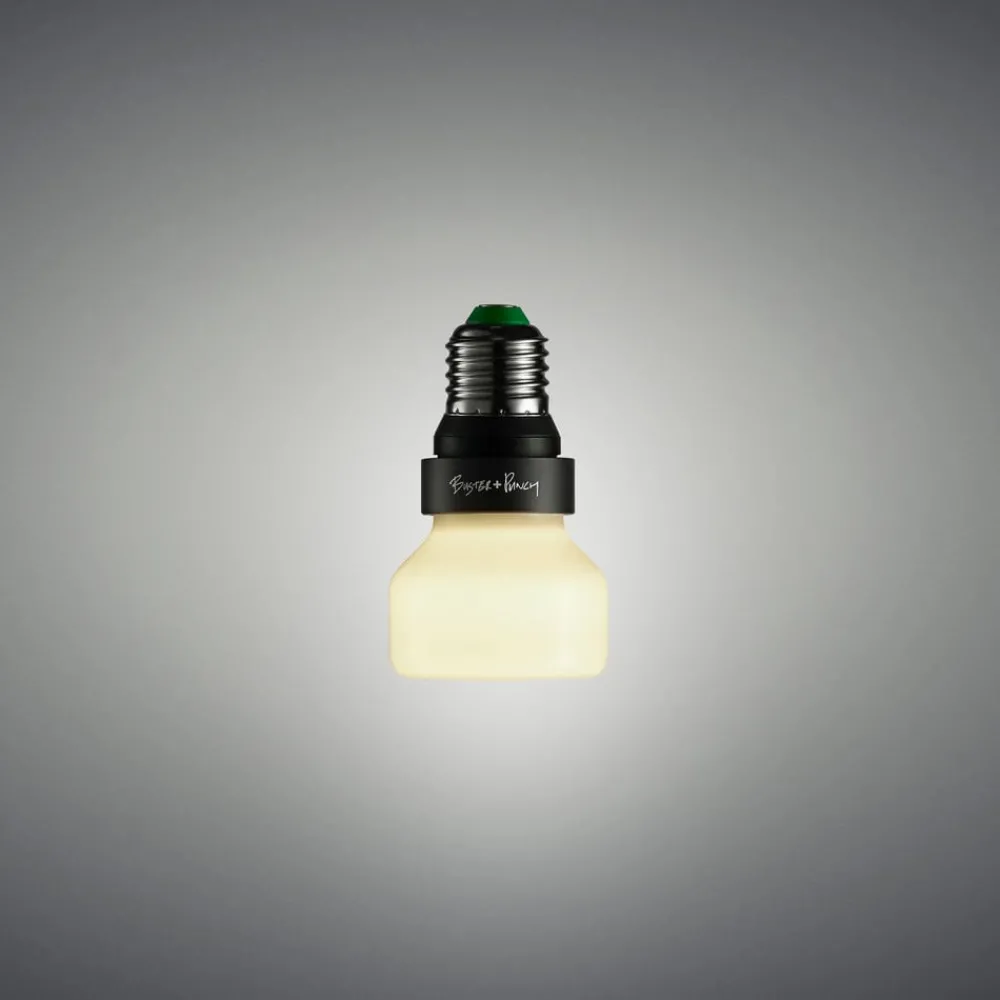 Dæmpbar Led-Pære ^ Buster + Punch LED-pære E27 5W opal 2.700K dæmpbar