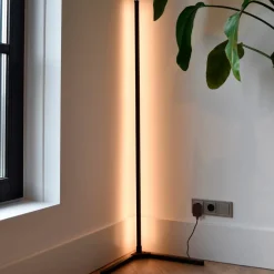 Calex Dekorationsbelysning > Smart LED-gulvlampe med fjernbetjening RGBW