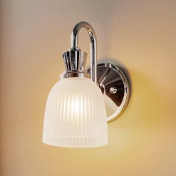 Væg- Og Spejllamper|Væglamper ^ KICHLER Cora LED-væglampe t. badev., glasskærm, 1 lyskilde