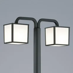 Trio Lighting Lygtepæle > Cubango LED-lygtepæl med to kubeformede skærme
