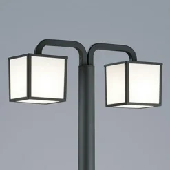 Trio Lighting Lygtepæle > Cubango LED-lygtepæl med to kubeformede skærme