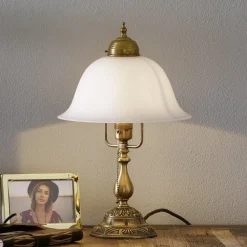 Berliner Messinglampen Bordlamper > Den udsmykkede bordlampe Caroline af messing