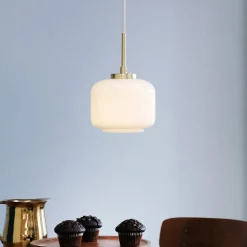 Dyberg Larsen Pendellamper > Arp hængelampe, messingfarvet, glas, Ø 15 cm