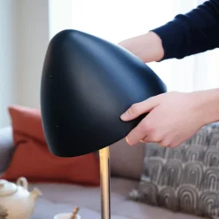 Dyberg Larsen Gulvlamper|Gulvlamper > gulvlampe Oulu, sort/stål, højde 128 cm