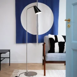Dyberg Larsen Gulvlamper > Oswald gulvlampe, sort/stål, højde 135 cm