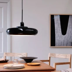 Dyberg Larsen Pendellamper > Planet hængelampe, sort, Ø 40 cm, metal