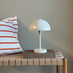 Bordlamper ^ Dyberg Larsen Stockholm bordlampe til opladning, perlehvid