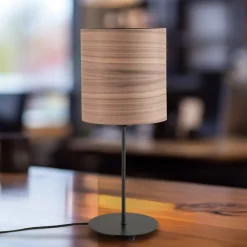 Envostar Bæredygtige Lamper > Bordlampe i finér valnød Ø 20,5 cm