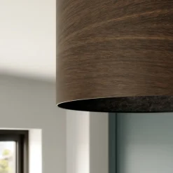 Bæredygtige Lamper ^ Envostar loftslampe i finér røget eg Ø 40cm
