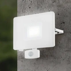 EGLO Væglampe Med Sensor|Udendørs Spot > Faedo 3 udendørs LED-spot med sensor, hvid, 50 W