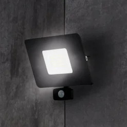 EGLO Væglampe Med Sensor|Udendørs Spot > Faedo 3 udendørs LED-spot med sensor, hvid, 30 W