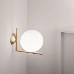 Væglamper ^ FLOS IC C/W1 væglampe, børstet messing