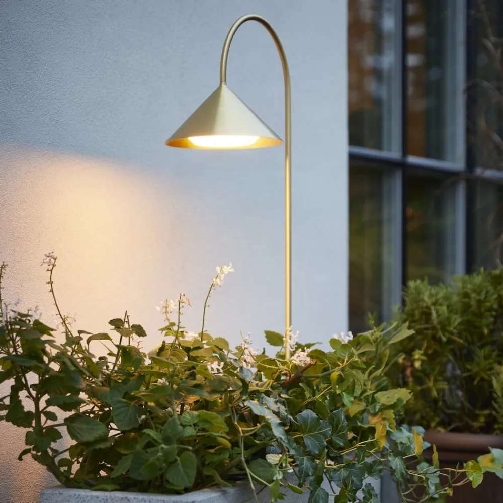 FRANDSEN Udendørs Spot > lampe med jordspyd Grasp, messingfarvet, højde 82 cm