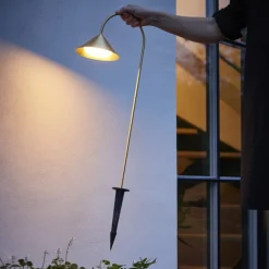 FRANDSEN Udendørs Spot > lampe med jordspyd Grasp, messingfarvet, højde 82 cm