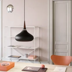 Pendellamper ^ FRITZ HANSEN Orient P2 Pendul sort/rose Ø 34cm