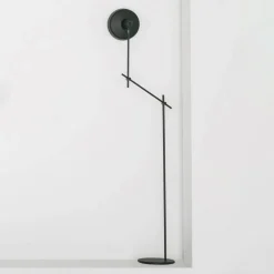 GRUPA Gulvlamper|Gulvlamper > Arigato gulvlampe, tredelt arm, sort