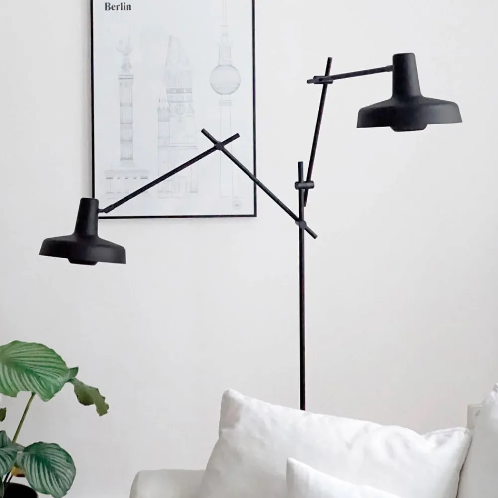 GRUPA Gulvlamper|Gulvlamper > Arigato gulvlampe, tredelt arm, sort