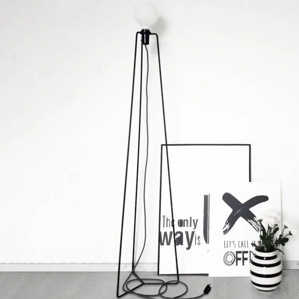 Gulvlamper|Gulvlamper ^ GRUPA Model M3 LED-gulvlampe sort kabel sort