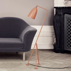 Gulvlamper|Gulvlamper ^ GUBI Gräshoppa trefods gulvlampe, vintagerød