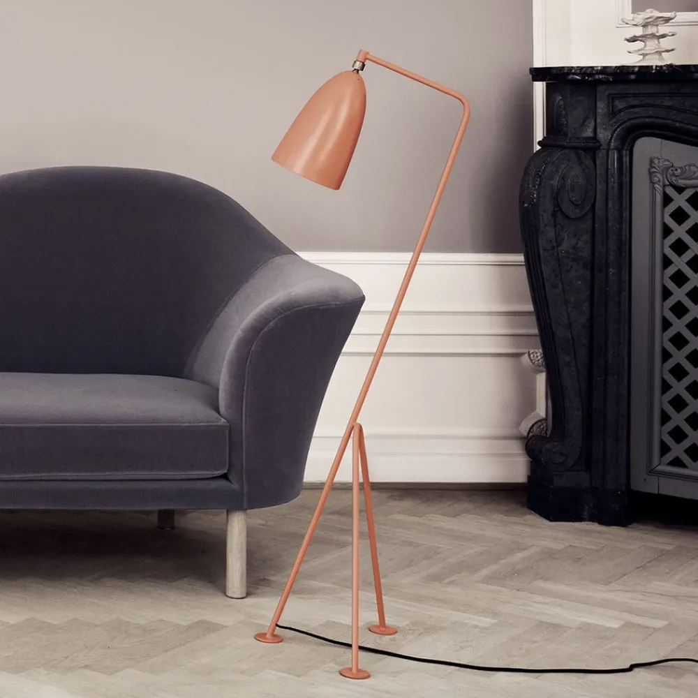Gulvlamper|Gulvlamper ^ GUBI Gräshoppa trefods gulvlampe, vintagerød